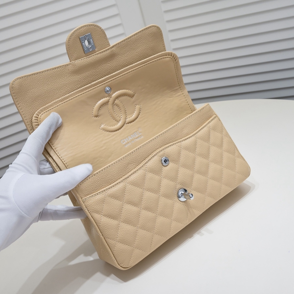 シャネルバッグ角部分ディテール